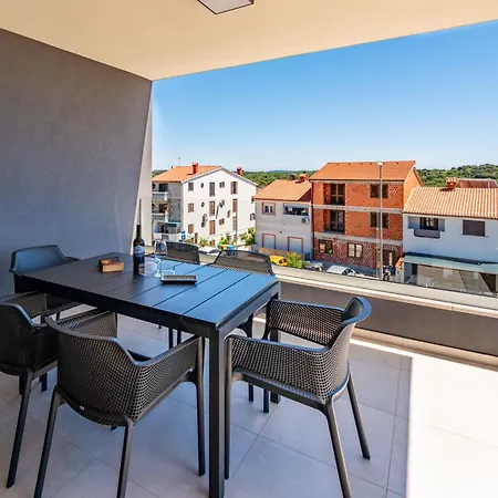 Prestige Penthouse Apartment *